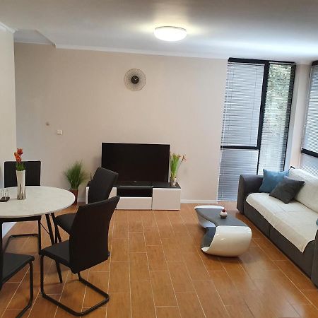 Апартамент За Гости ,,1В-15" Амара Бутик"" Ravda Exterior foto